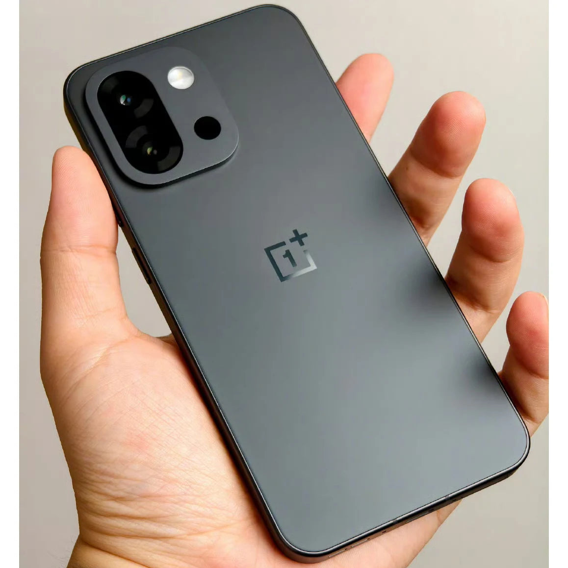 One Plus 13T with LTPO AMOLED 120Hz Display/Snapdragon 8 Elite /50MP+50MP Camera