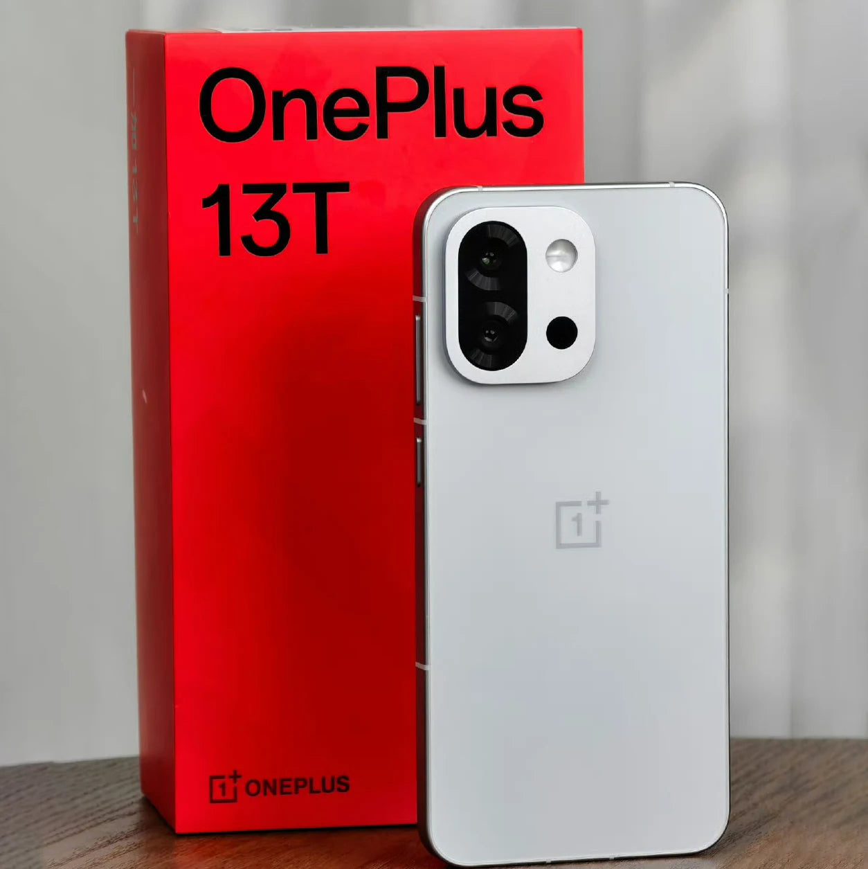 One Plus 13T with LTPO AMOLED 120Hz Display/Snapdragon 8 Elite /50MP+50MP Camera